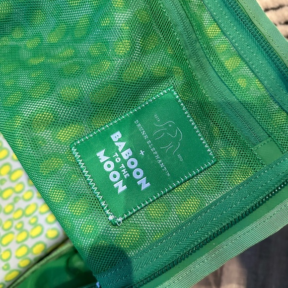 Baboon to the Moon x Drunk Elephant ◡̈ Limited Edition Green Go-Bag Mini 32L - Picture 11 of 15